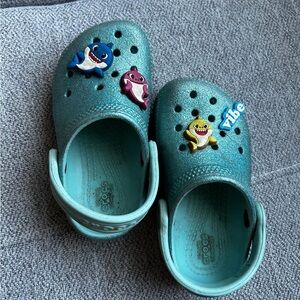 CROCS Kids Teal Slippers with Fun Charms